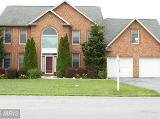 11403 Woodview Dr, Hagerstown, MD 21742