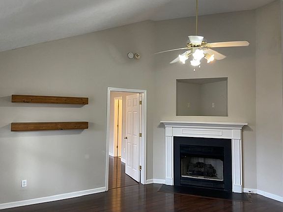 3rd image of 1020 Saddlestone Dr