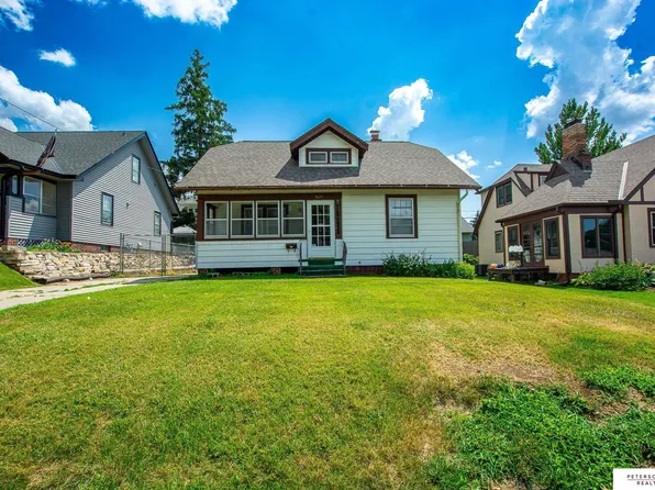 5623 Pierce St, Omaha, NE 68106