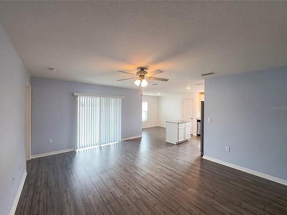5th image of 313 CAMELLIA COURT
