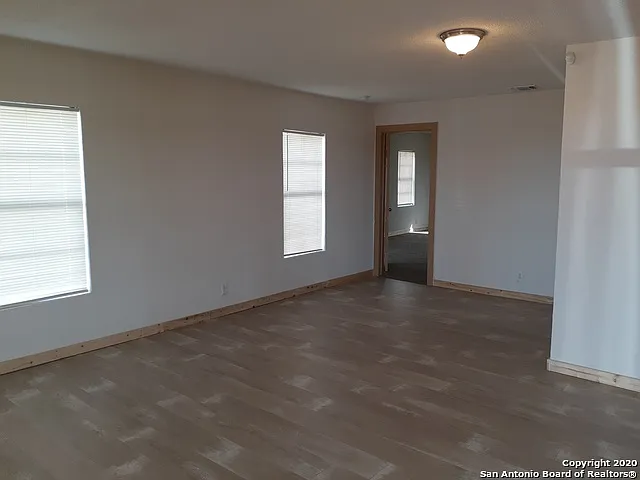 1114 S Loop 1604 E — Photo 13