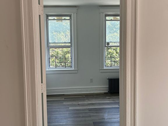 5th image of 1494 Bay St