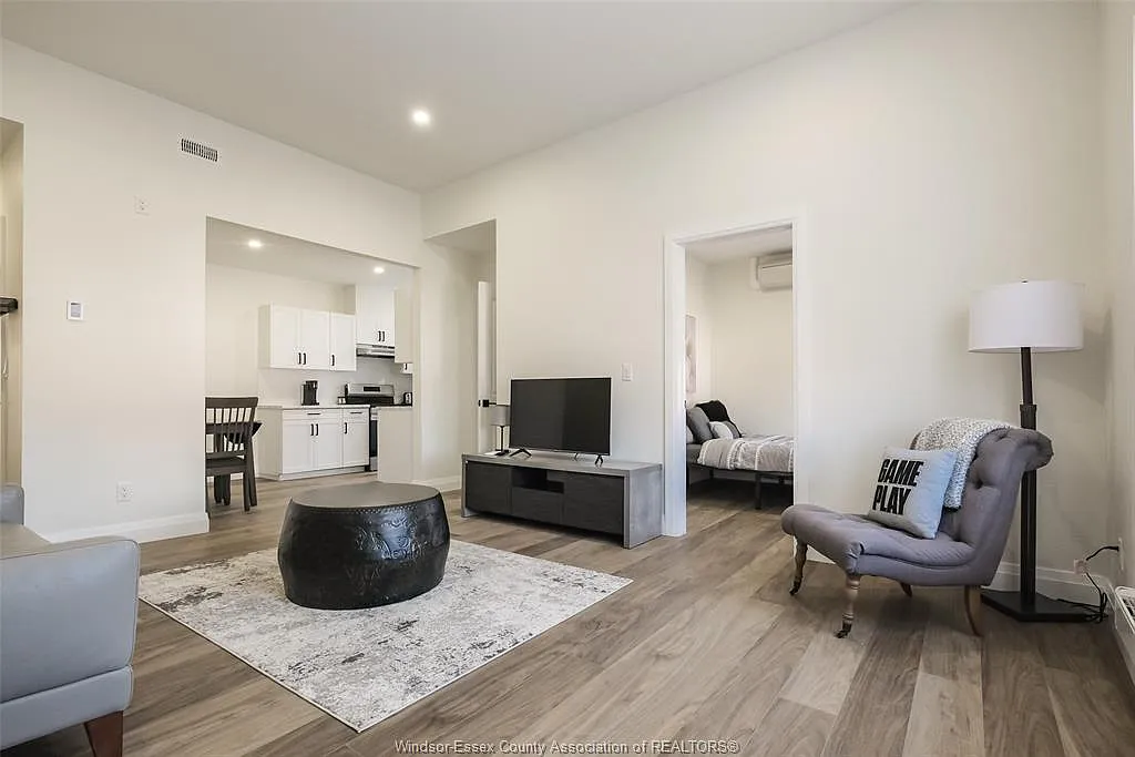 1 bed, 700 sqft, $1,885 — Photo 3
