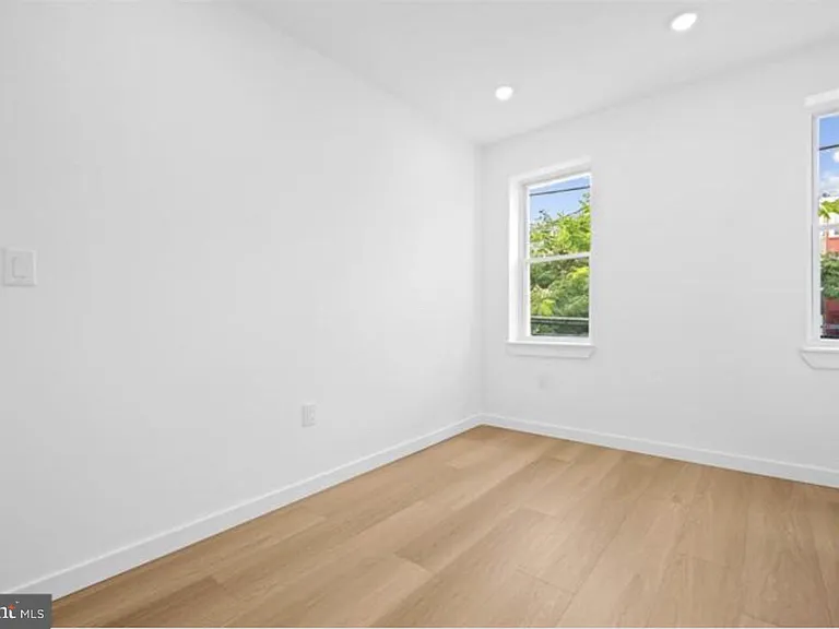 2215 N Mutter St — Photo 16