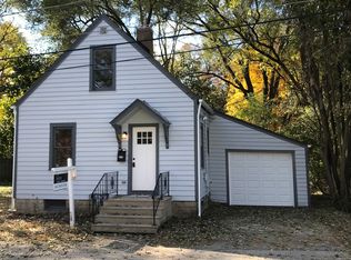 520 Parkside Dr, Elgin, IL 60123