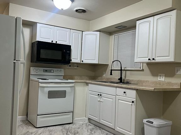Kitchen (1)