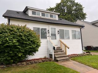 8598 Central Ave, Center Line, MI 48015