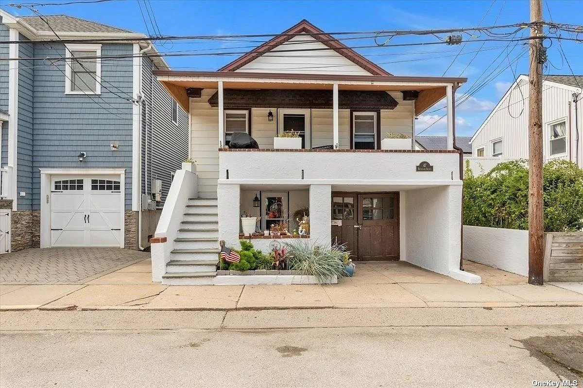 3 bed, 900 sqft, $3,300 — Photo 1