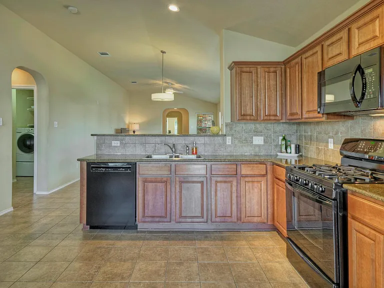 3501 Savage Springs Dr — Photo 10