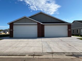 3769 S Bluelake Ct, Wichita, KS 67215