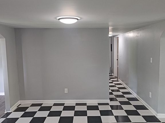 5th image of 718 Gamble Dr