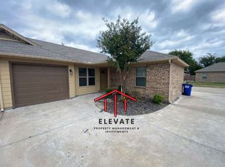 208 Stewart Bend Ct, Azle, TX 76020