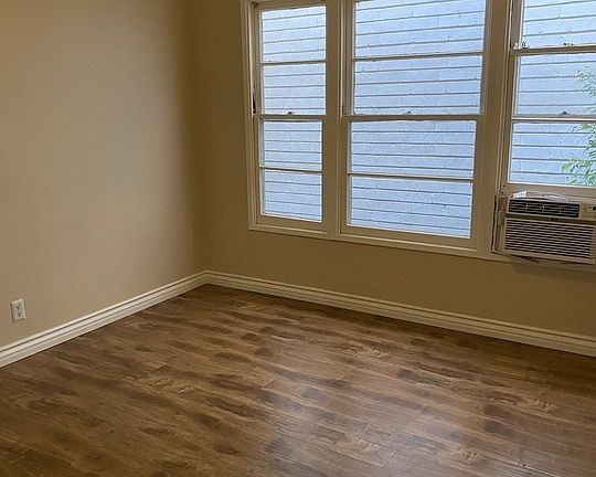 2nd image of 10438 Santa Monica Blvd APT 4