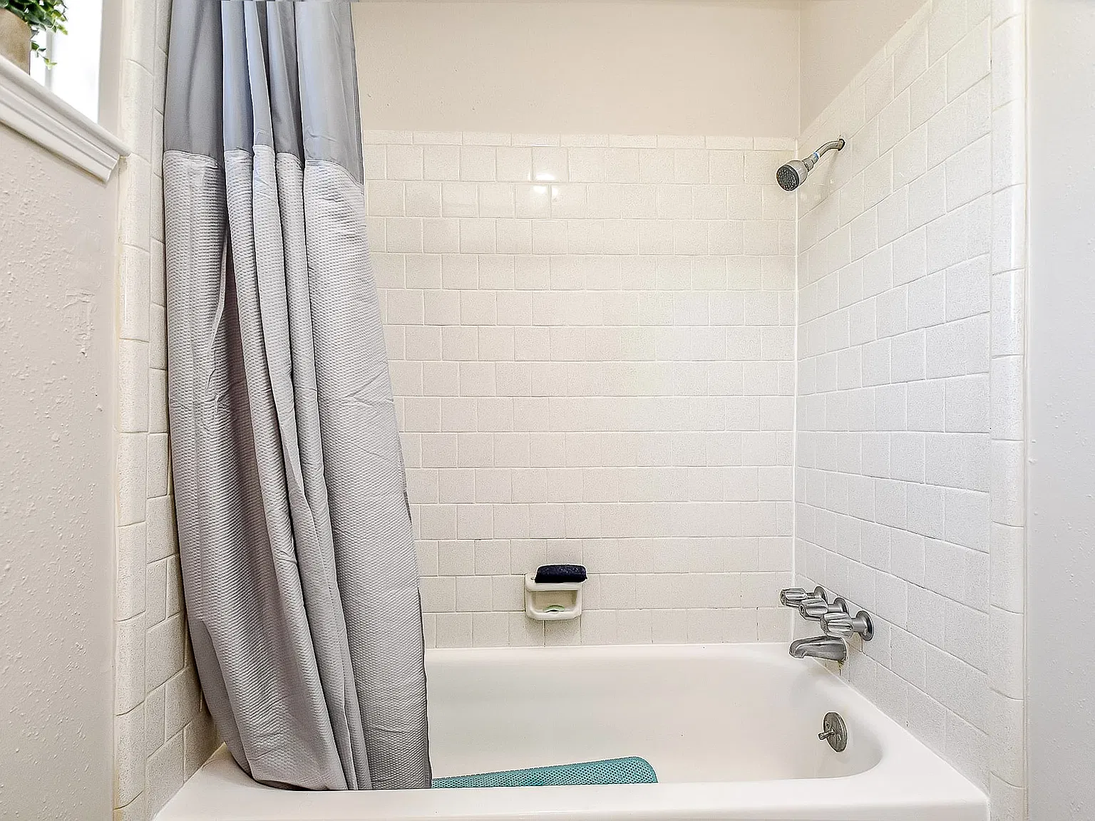 4 bed, 3.0 bath, 2082 sqft, $741 — Photo 2