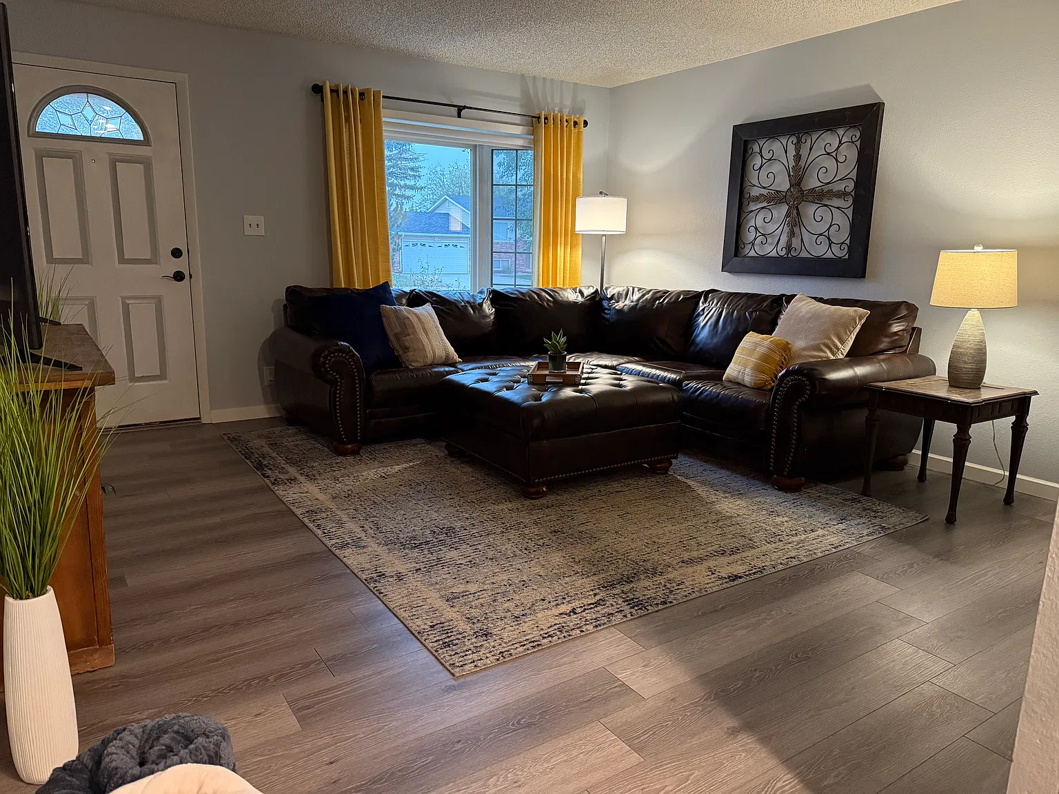 4 bed, 2200 sqft, $2,500 — Photo 3