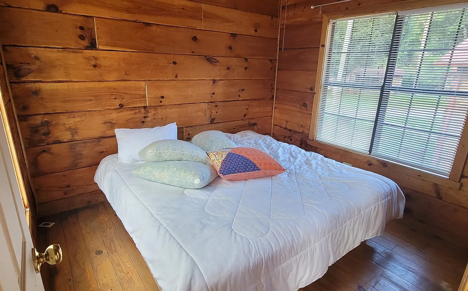 1 bed, 408 sqft, $1,055 — Photo 3
