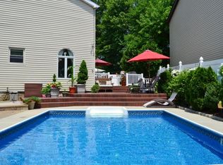 19 Rose Ln, Staten Island, NY 10312