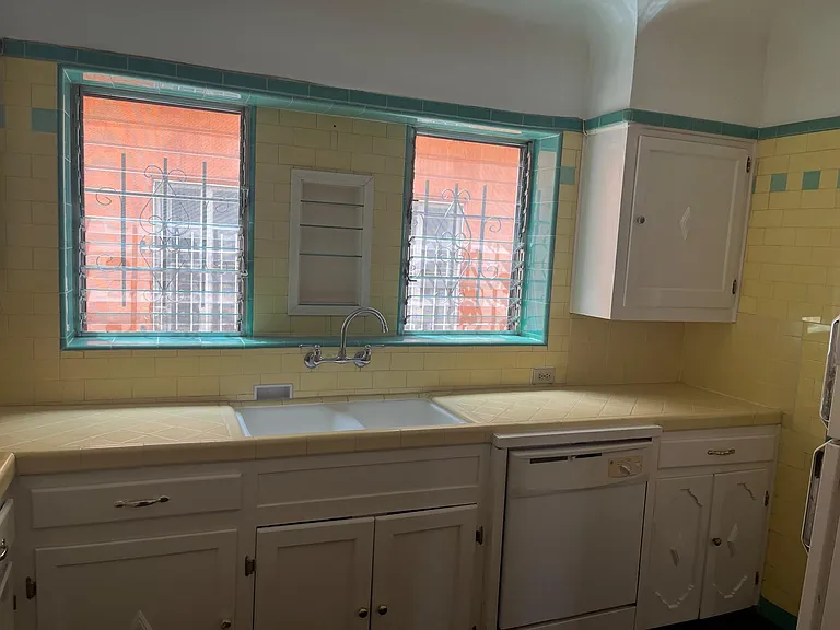 1452 S Sherbourne Dr — Photo 36