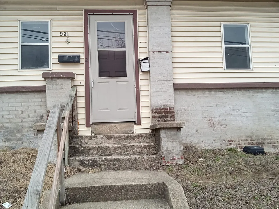 931 Hall St SE #1