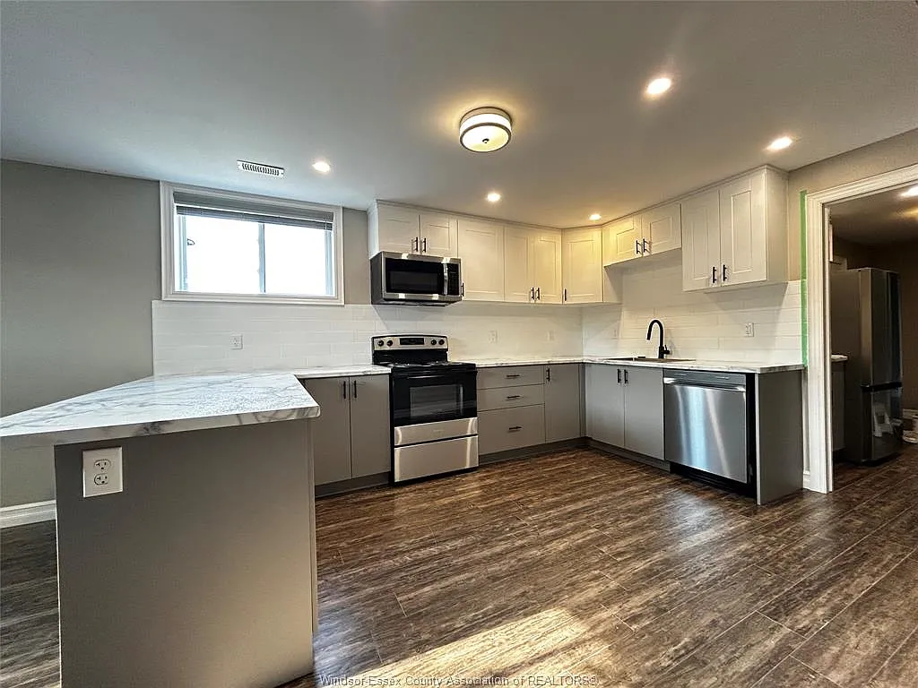 3 bed, $1,950 — Photo 2