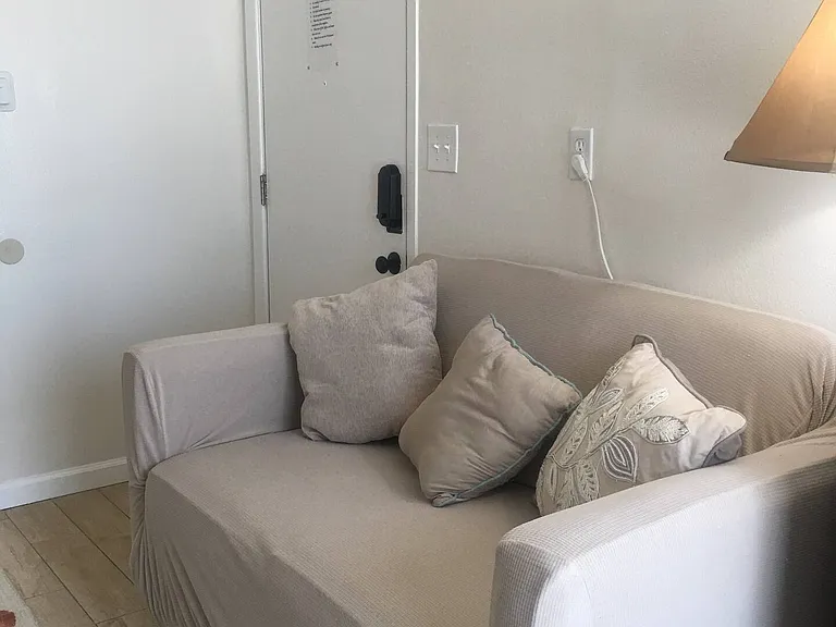 2313 Montrose Ave #6 — Photo 6