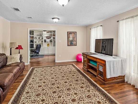2nd image of 3901 Old Oaks Dr