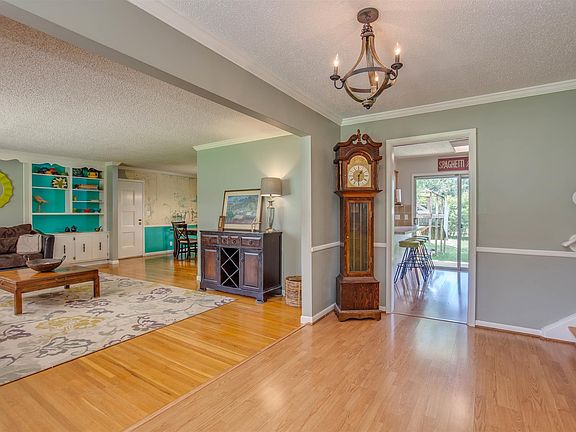 3rd image of 800 Creekwood Ct