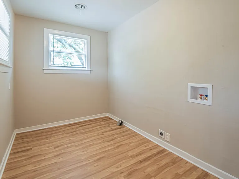 203 Beatrice St — Photo 10