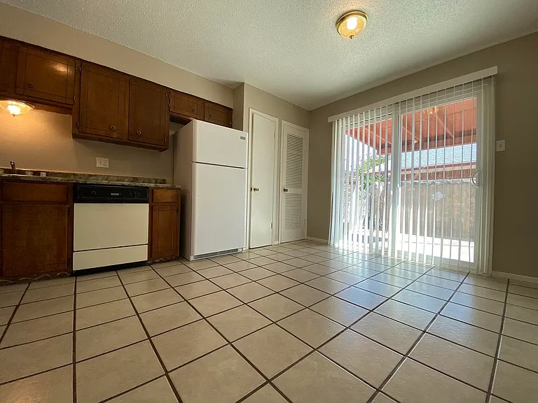 6435 Pizarro St — Photo 4