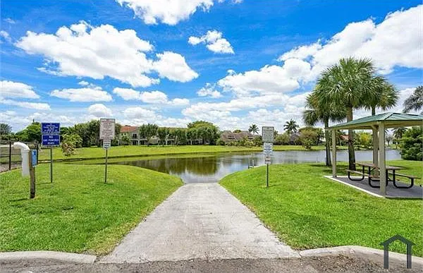 1367 Riverside Cir #1 — Photo 33