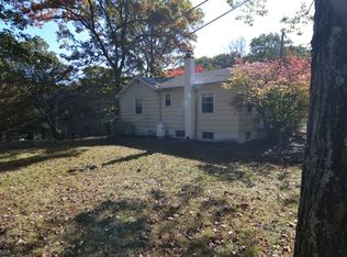 24 Michigan Trl, Hopatcong, NJ 07843