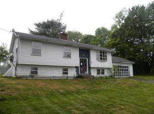 202 Meadow Rd, Topsham, ME 04086
