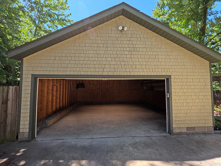 1652 Hillcrest Rd #2 — Photo 2