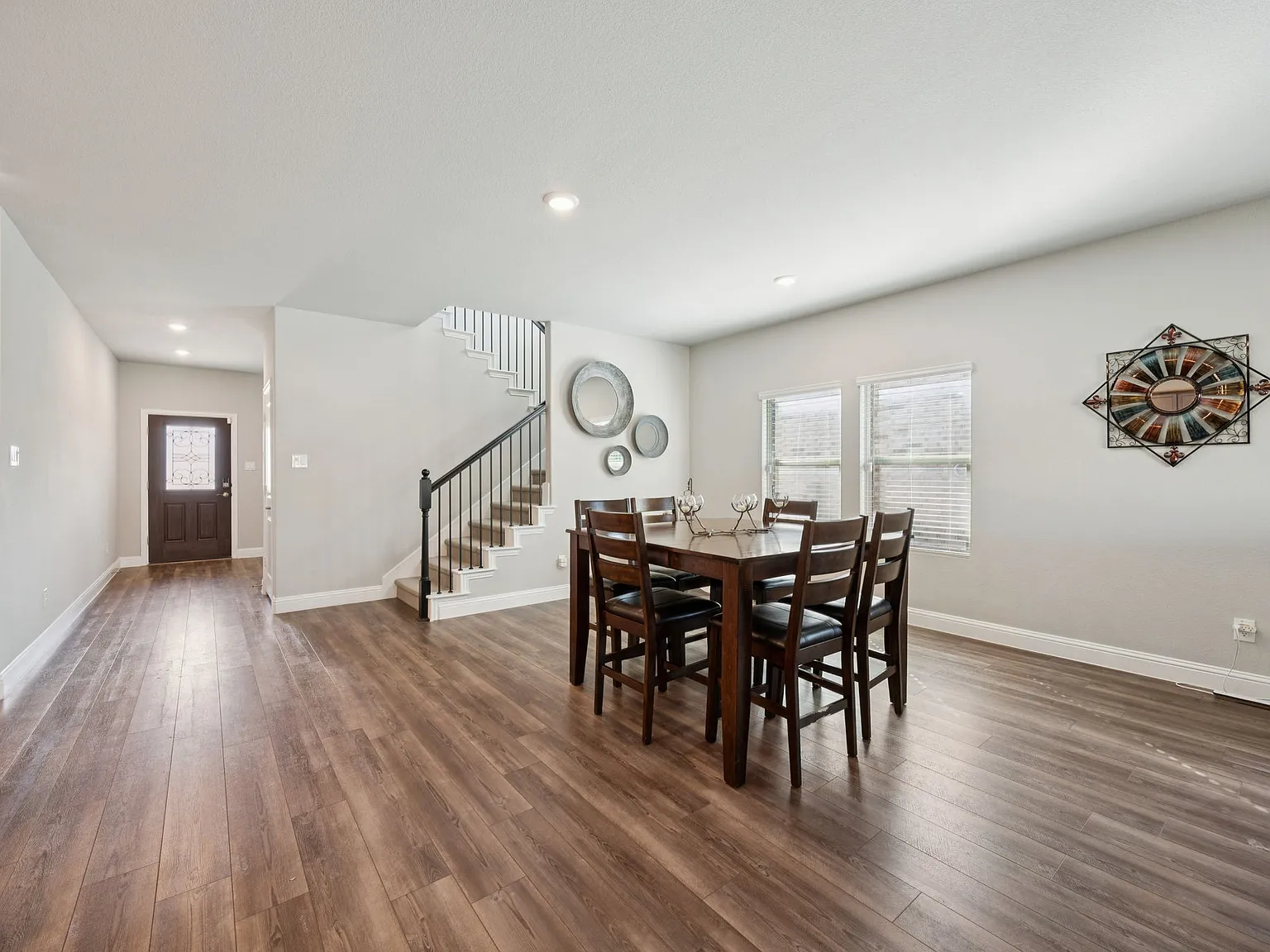 4 bed, 3108 sqft, $2,900 — Photo 2