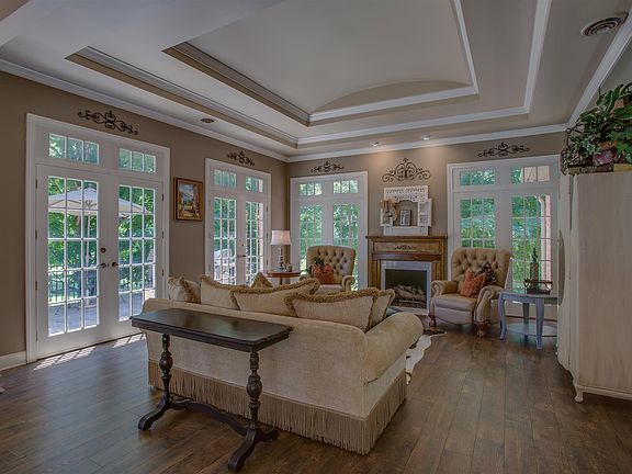 5th image of 215 Sturbridge Dr