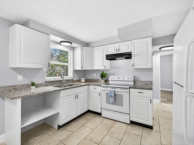 7125 Seward Dr — Photo 11