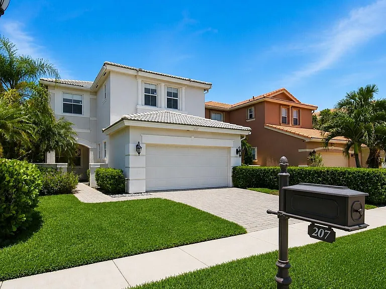 207 Isle Verde Way — Photo 2