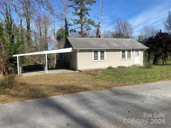 212 Wickins Dr, Hendersonville, NC 28791