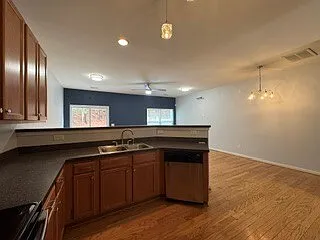 1401 Stone Manor Dr — Photo 7
