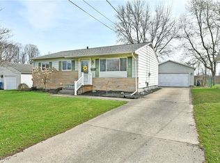 765 Dresden Dr, Hubbard, OH
