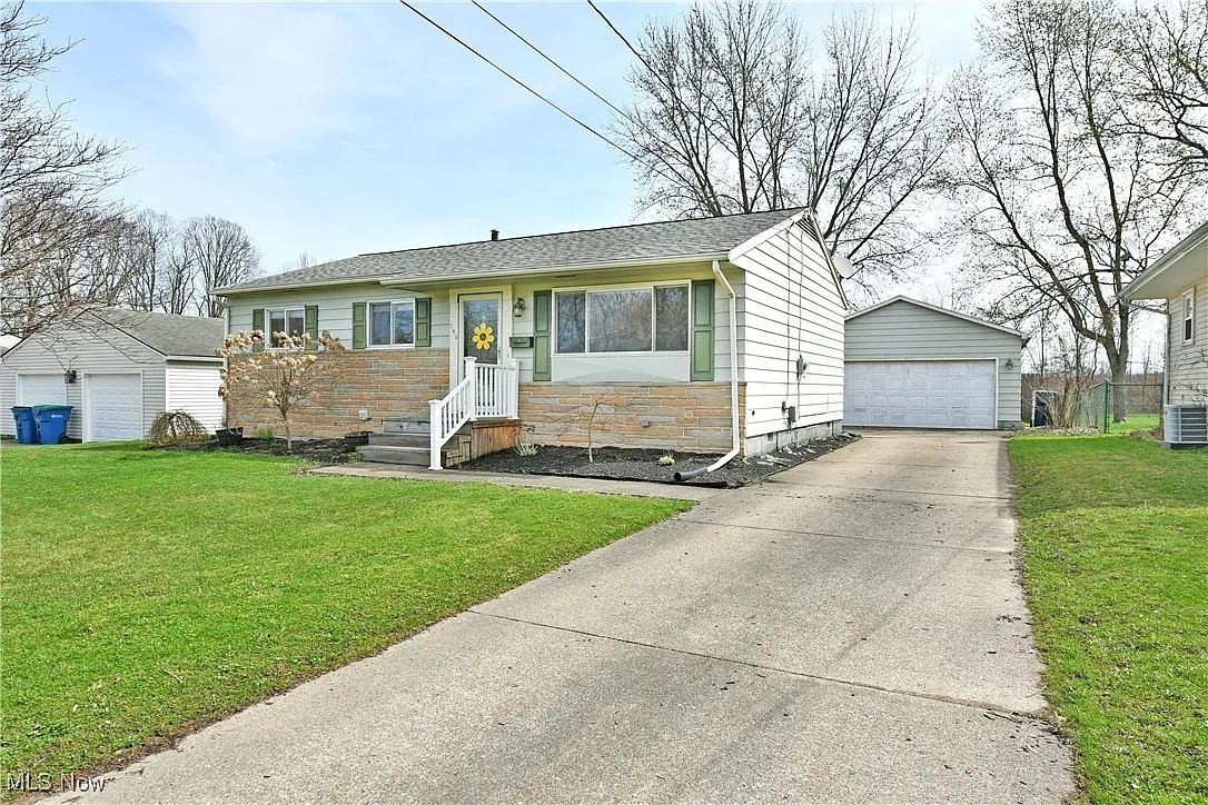 765 Dresden Dr photo 1