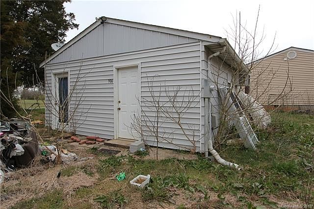 2nd image of 902 Cruse Rd