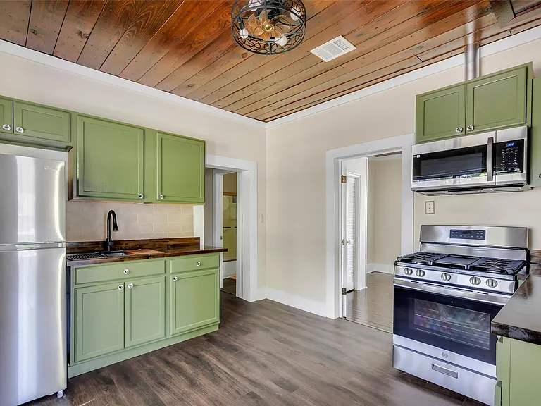 204 Kerry Rd — Photo 6