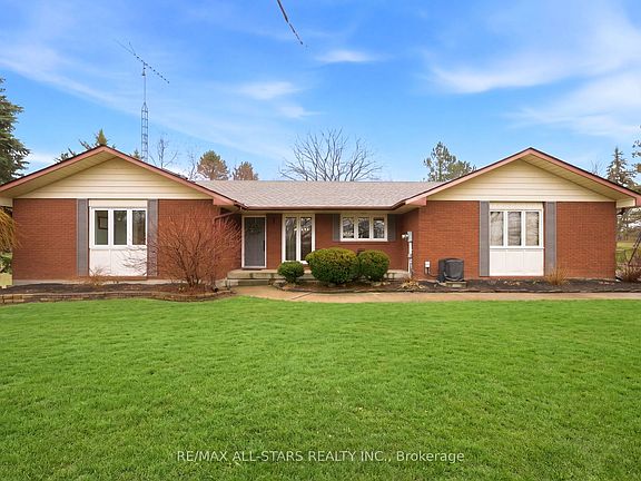 4th image of 2407 Ashbridge Rd