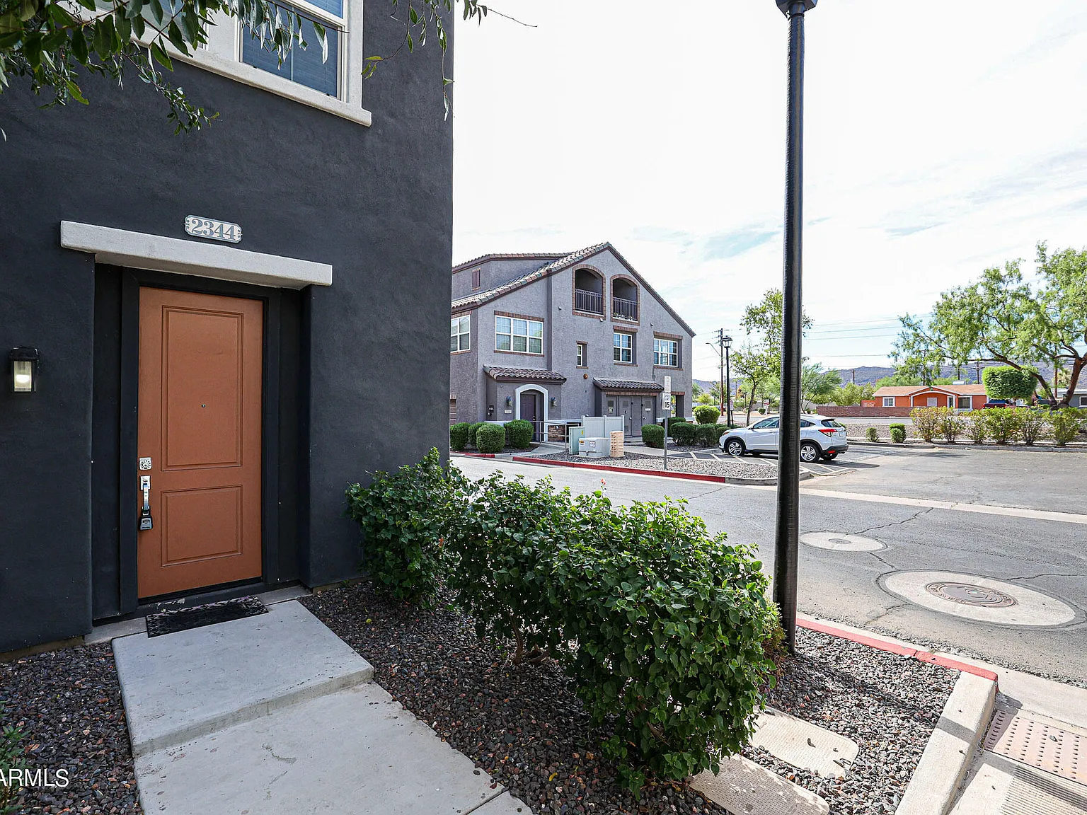 2 bed, 2.5 bath, 1305 sqft, $1,875 — Photo 2