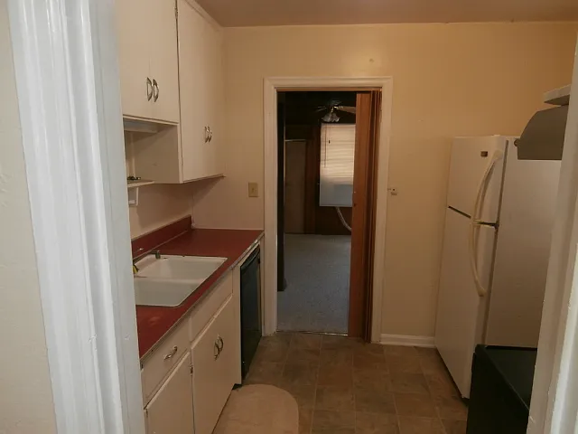 3 bed, 1150 sqft, $2,175 — Photo 3