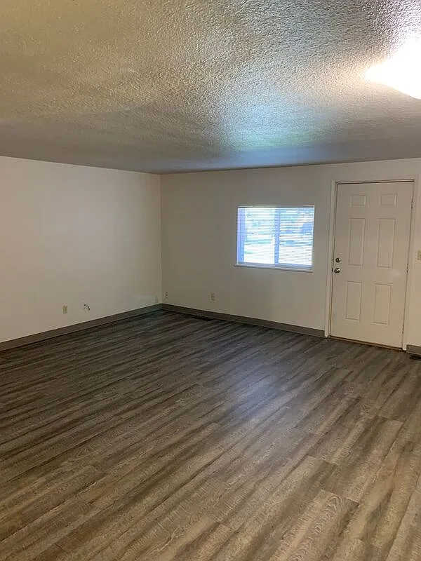 624 W Yakima St — Photo 3