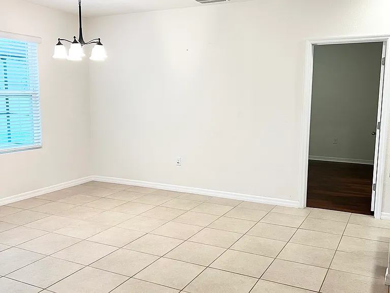 1523 Glen Grove Loop — Photo 8