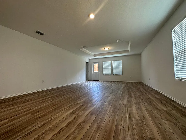 2533 Creekbend Dr — Photo 25