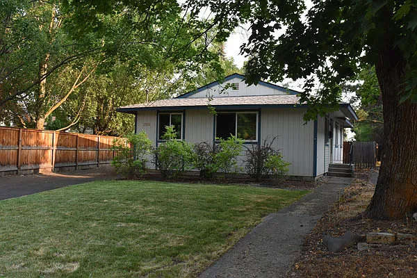 2918 W Sherwood Ave — Photo 1